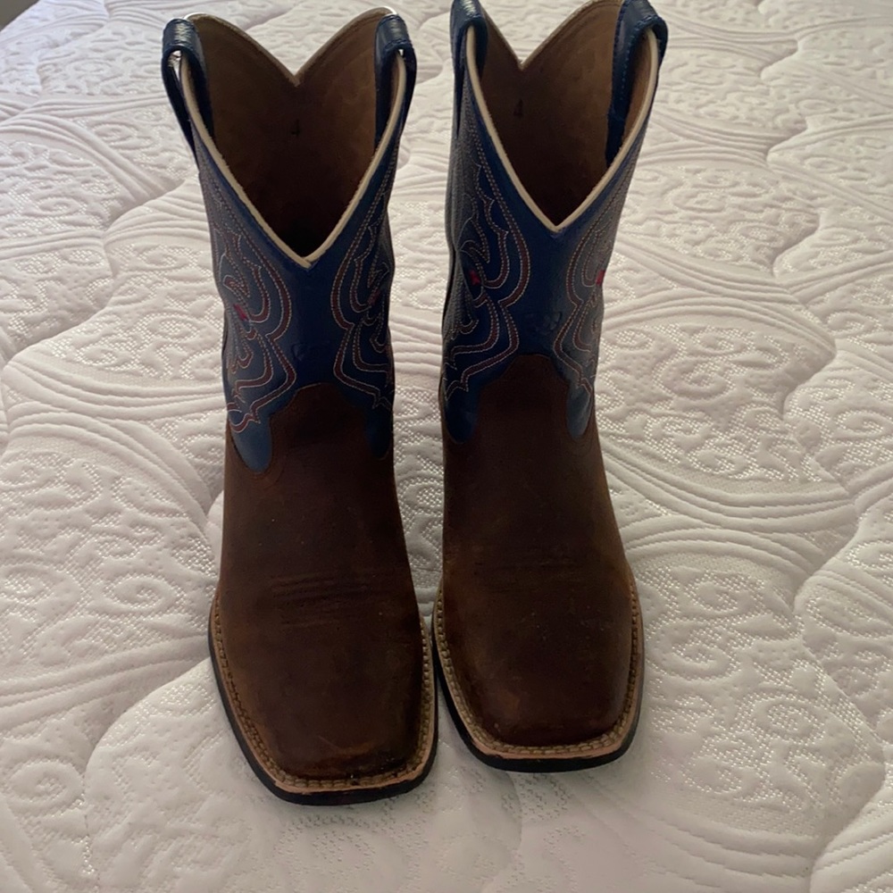 Brand new Arita boots